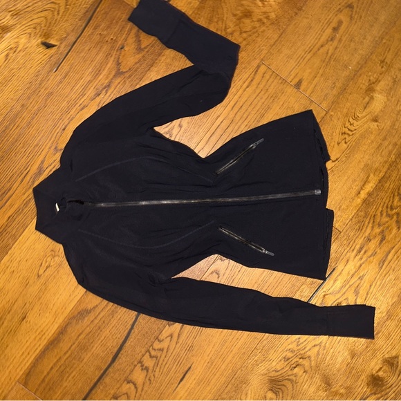 Lululemon zip up jacket - never worn! - Picture 5 of 5